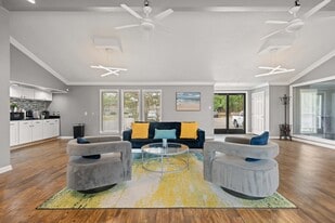 Town & Country Apartment Homes in Monroe, LA - Building Photo