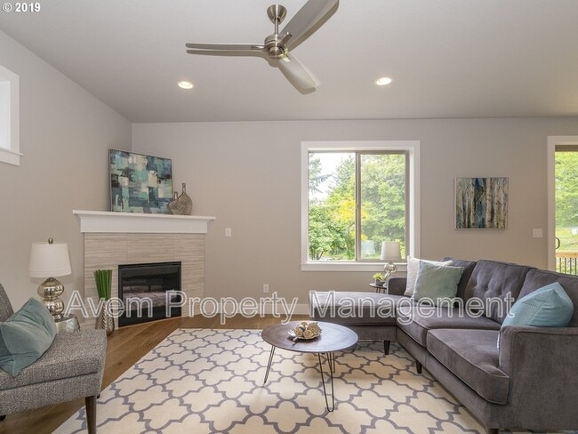 10909 SW Annand Hill Ct in Tigard, OR - Building Photo - Building Photo