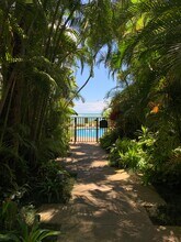 4999 Kahala Ave, Unit 207 in Honolulu, HI - Foto de edificio - Building Photo