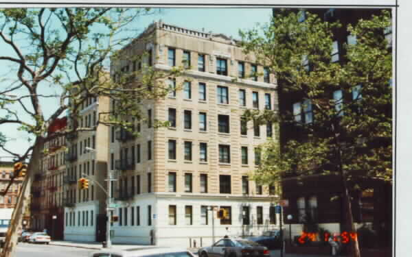 370 Manhattan Ave in New York, NY - Building Photo - Building Photo