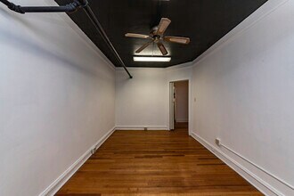 5704 S Harper Ave, Unit 101 in Chicago, IL - Building Photo - Building Photo