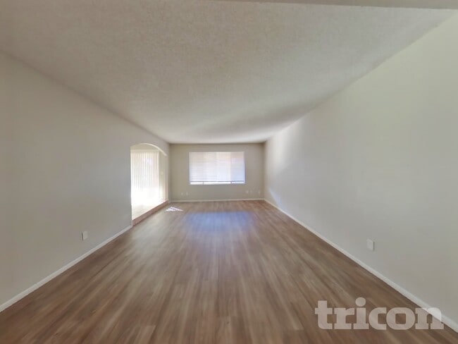 5819 W Grovers Ave in Glendale, AZ - Building Photo - Building Photo