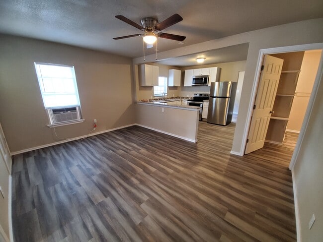 133 Claremont Ave, Unit Unit 3 in San Antonio, TX - Foto de edificio - Building Photo