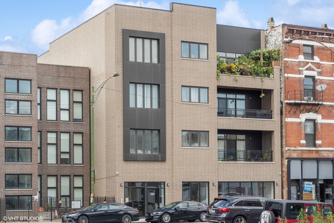 2910 S Archer Ave in Chicago, IL - Building Photo