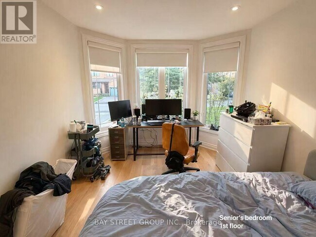 42 Fouracre Way in Aurora, ON - Building Photo - Building Photo