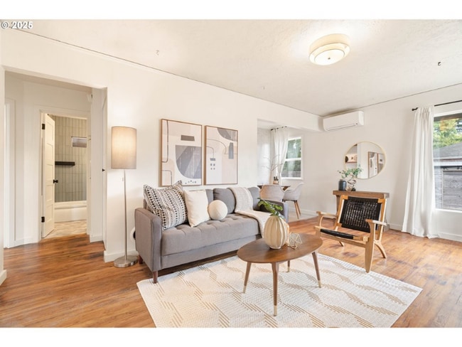 841 NE 77th Ave in Portland, OR - Building Photo - Building Photo