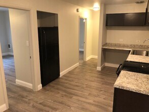519 S Milwaukee Ave-Unit -519-06 in Wheeling, IL - Building Photo - Building Photo