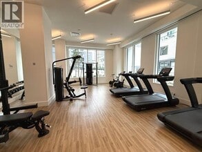 6468 Willingdon Ave in Burnaby, BC - Building Photo - Building Photo