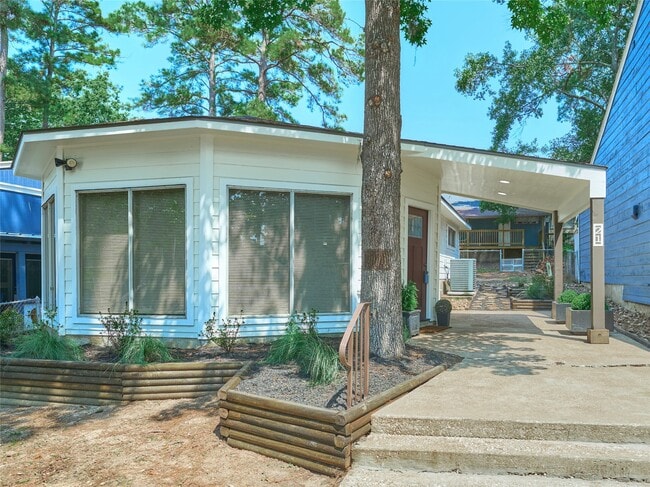 property at 21 Harbour Ln