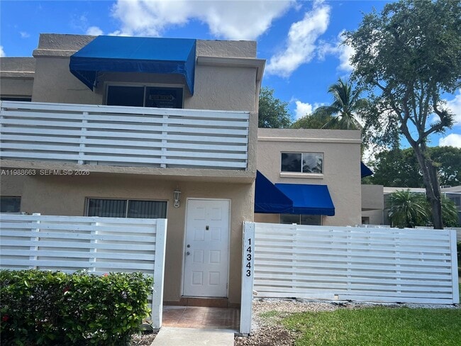 14343 SW 98th Terrace in Miami, FL - Building Photo - Building Photo
