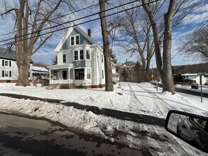 41 Knapp St, Unit 3 in Livermore Falls, ME - Foto de edificio - Building Photo