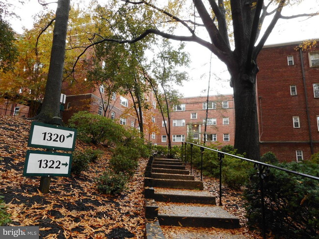 property at 1322 Fort Myer Dr