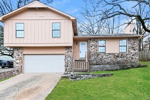 53 Stoneledge Dr, Unit 203 in Maumelle, AR - Building Photo