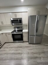 7 A Vivian Ave in Winnipeg, MB - Building Photo - Building Photo