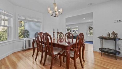 218 Kenyon Ave in South Kingstown, RI - Building Photo - Building Photo