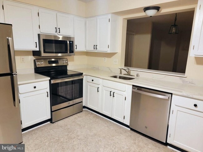 20573 Summersong Ln in Germantown, MD - Foto de edificio - Building Photo