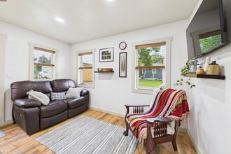 309 W Farewell St in Lewistown, MT - Building Photo - Building Photo