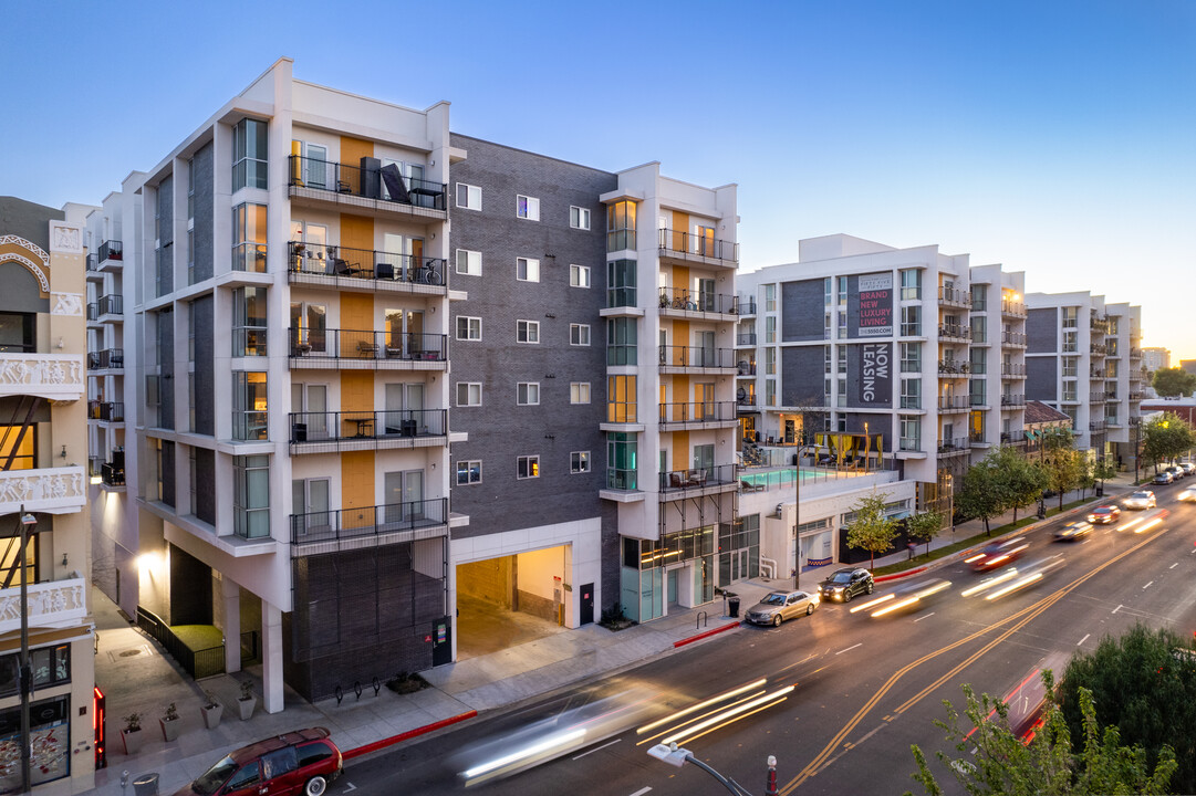 The Fifty Five Fifty in Los Angeles, CA - Foto de edificio