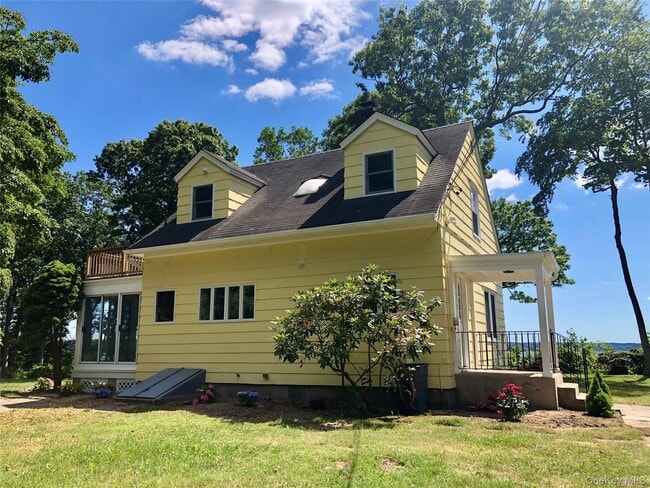 144 Old Winkle Point Rd in Northport, NY - Building Photo - Building Photo