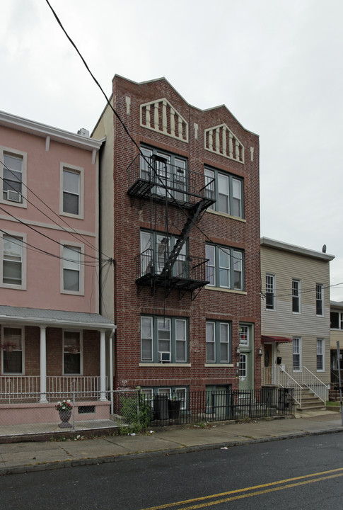 75 Neptune Ave in Jersey City, NJ - Building Photo