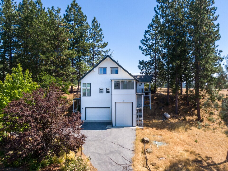 18765 Cherokee Rd in Grass Valley, CA - Building Photo