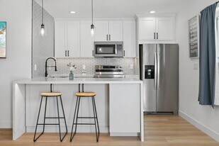 1310 Halley Ct, Unit 1318 Halley ct in San Diego, CA - Building Photo