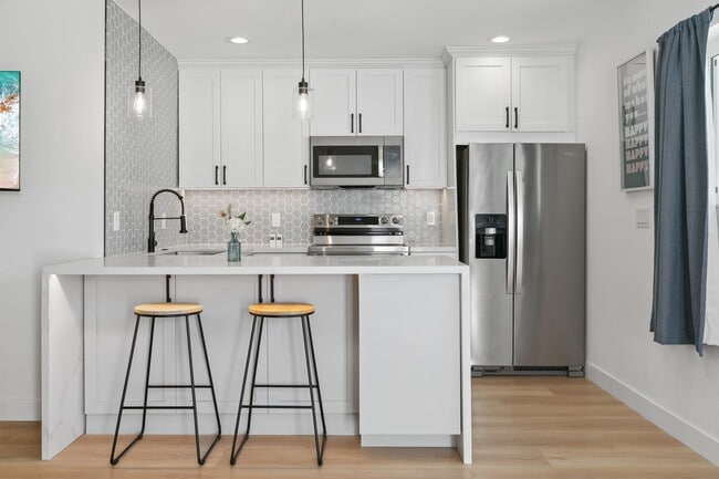 1310 Halley Ct, Unit 1318 Halley ct