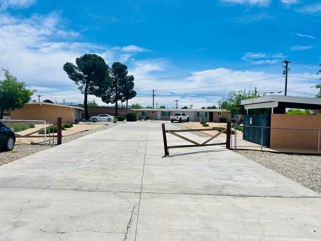 15634 Sueno Ln in Victorville, CA - Building Photo - Building Photo