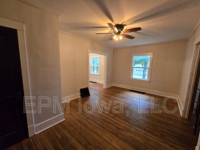 2064 Independence Ave in Waterloo, IA - Building Photo - Building Photo