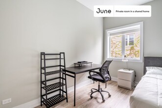 Private bedroom in 5 bed/3 bath Home in Chicago, IL - Building Photo - Building Photo