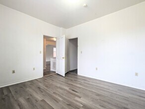 5552 Black St, Unit 2 in Pittsburgh, PA - Foto de edificio - Building Photo