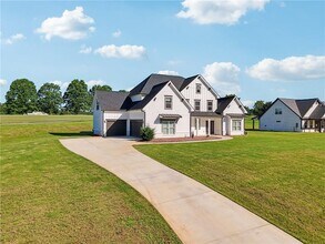 2049 Chestnut Oak Trl in Commerce, GA - Building Photo - Building Photo