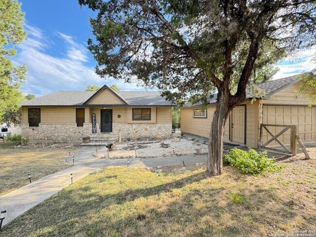 104 Canteen in Canyon Lake, TX - Building Photo - Building Photo