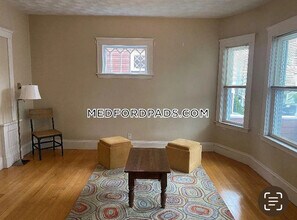 61 Frederick Ave in Medford, MA - Foto de edificio - Building Photo