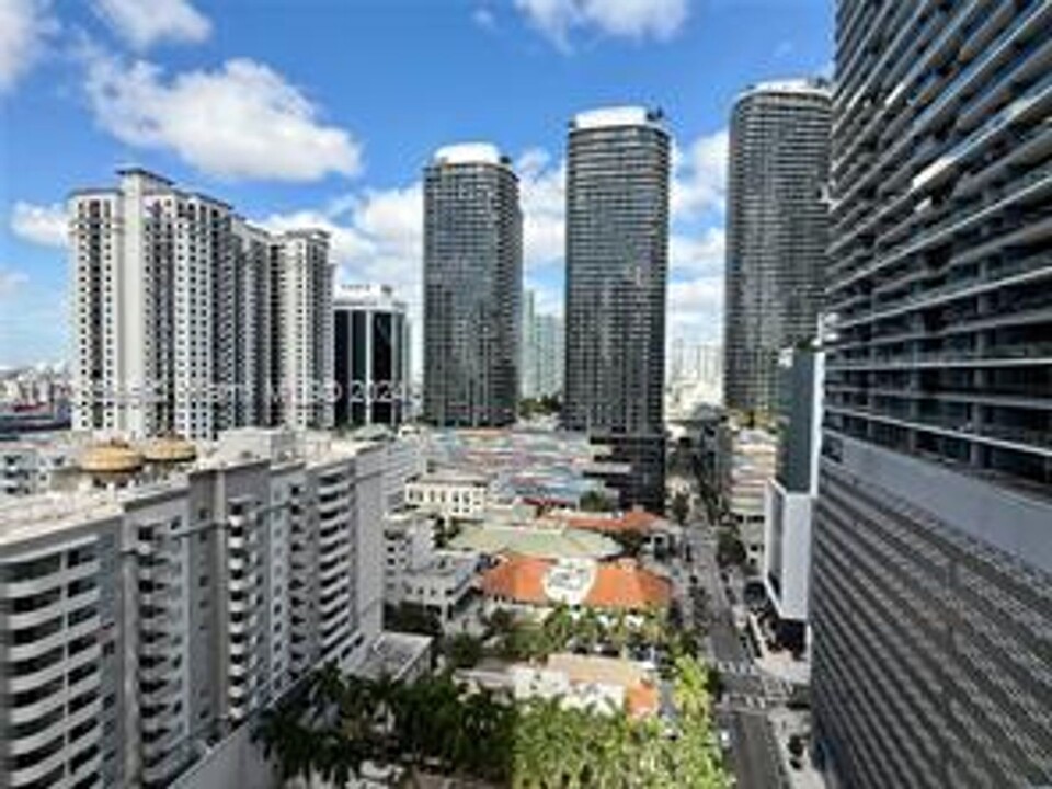 1100 S Miami Ave in Miami, FL - Building Photo