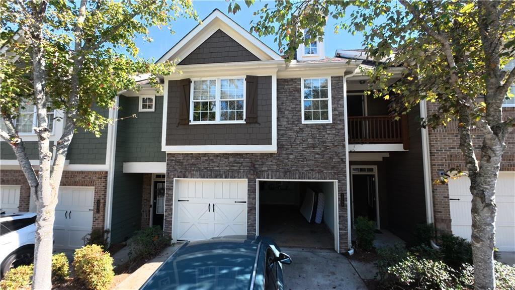 2398 Meadow Falls Ln in Duluth, GA - Building Photo