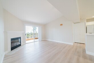 7001 Ballena Way in Carlsbad, CA - Building Photo - Building Photo