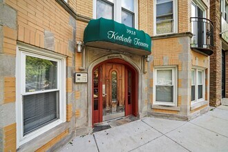 3918 N Kedvale Ave in Chicago, IL - Foto de edificio - Building Photo