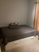 8329 NW 37th Pl in Sunrise, FL - Foto de edificio - Building Photo