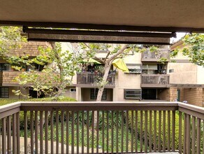 8850 Villa La Jolla Dr in San Diego, CA - Building Photo - Building Photo