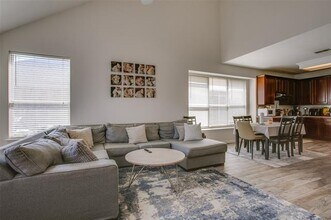 7902 Thorneywood Rd in Plano, TX - Building Photo - Building Photo