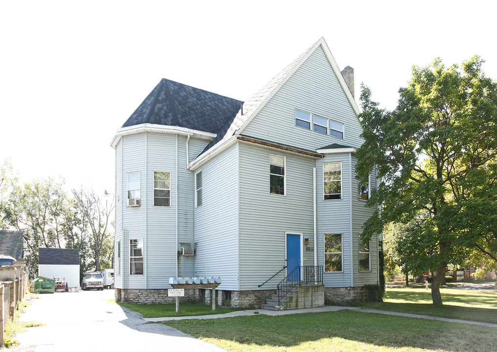 916 S Michigan Ave in Saginaw, MI - Building Photo