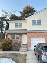 23 Dalex Ct in Glen Cove, NY - Building Photo