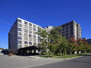 2 Neptune Dr in Toronto, ON - Building Photo - Primary Photo