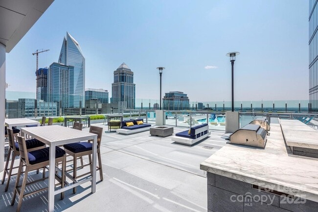 401 S Graham St, Unit 2C in Charlotte, NC - Building Photo - Building Photo