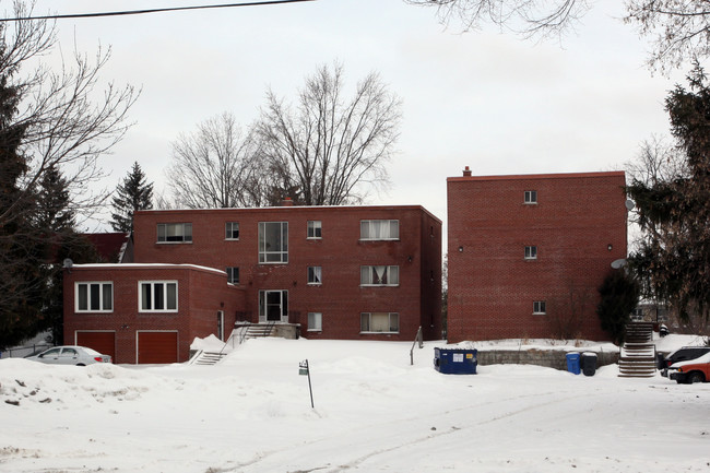 16069 Airport Rd in Caledon, ON - Building Photo - Primary Photo