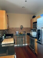 52 Lawrence Dr, Unit 515 in Lowell, MA - Foto de edificio - Building Photo