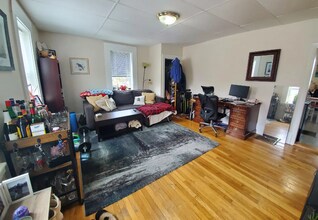 107 Brookline St, Unit 1 in Cambridge, MA - Foto de edificio - Building Photo