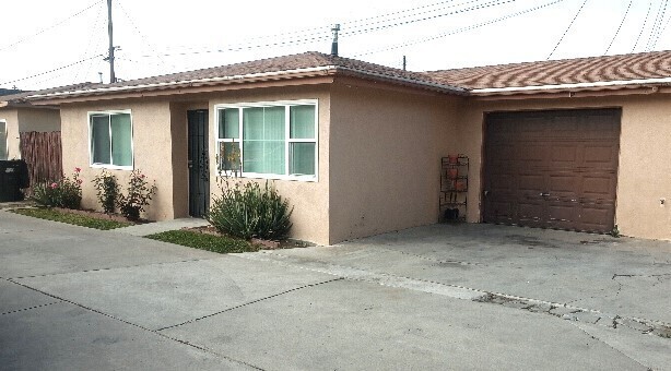 8537 Fontana St in Downey, CA - Building Photo