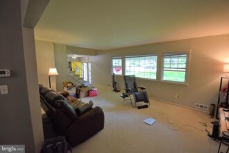 8519 Wagon Wheel Rd in Alexandria, VA - Foto de edificio - Building Photo